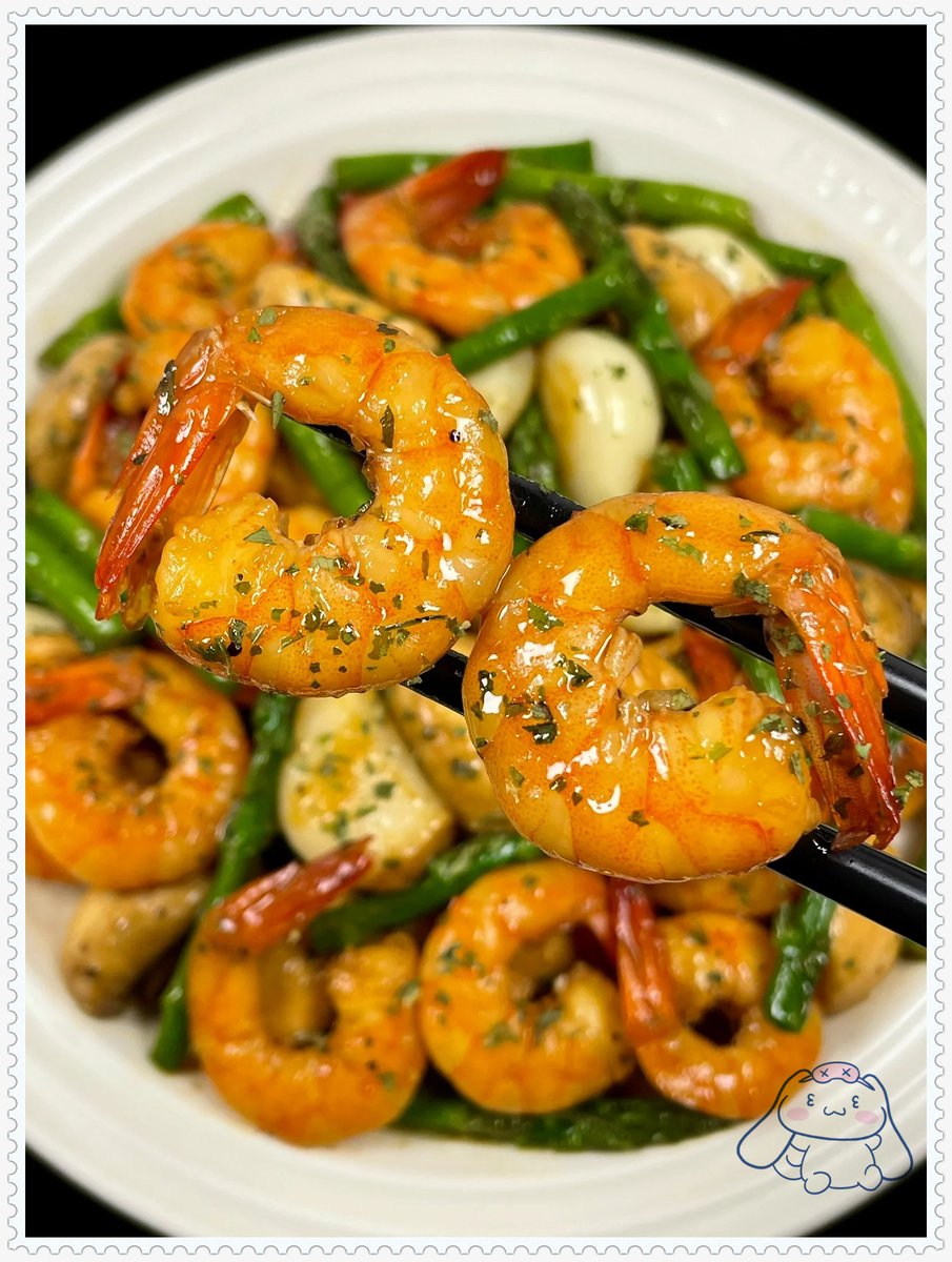 jbilla23's tweet photo. [Just whipped up garlic butter shrimp with pan-fried asparagus in 15 mins—easy, juicy, and tastes like a cozy weekend treat! ]， https://t.co/cEJY0MgF9y
