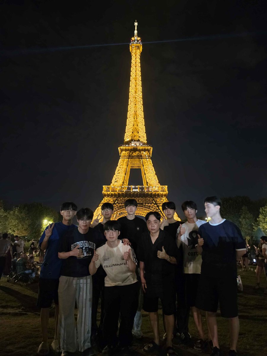 bebeyduro's tweet photo. Instead of being mad, I just want to present the T1 that I love these days 

And Fleta. Yes. https://t.co/YL4qRr4Irx