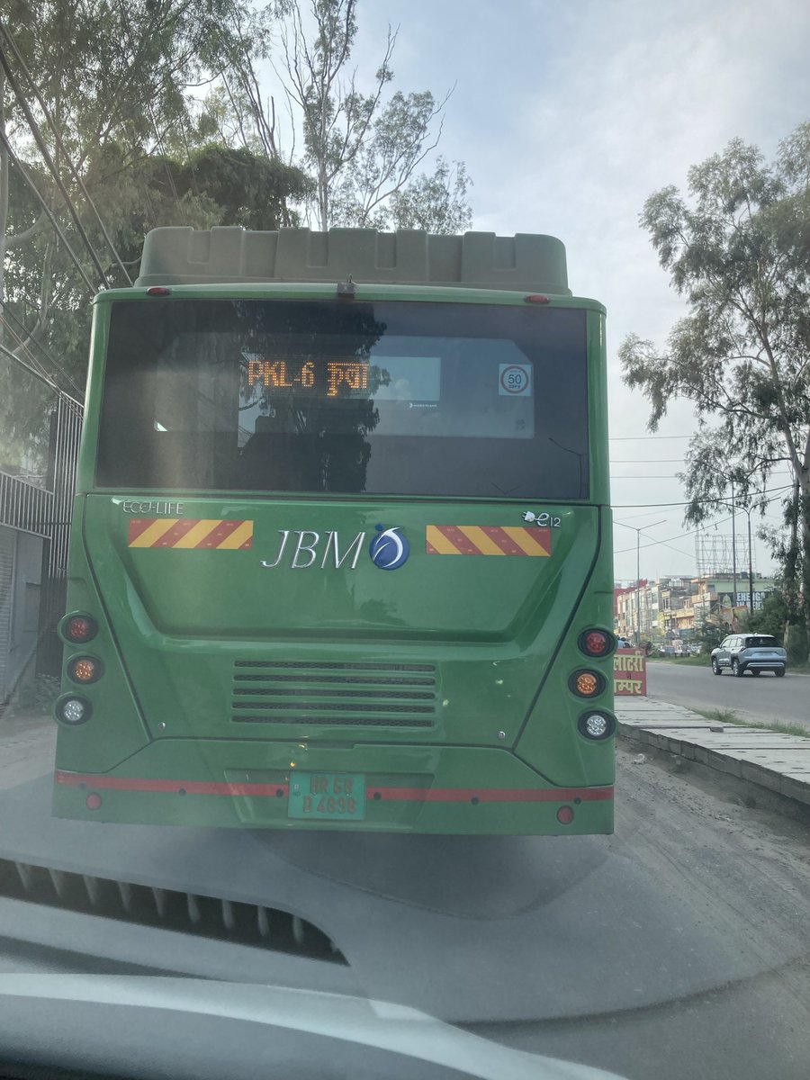 vikrant_design's tweet photo. @HRroadways @Traffic_PKL This bus (HR68D4898) was being driven dangerously from Ambala towards Panchkula in Zirakpur at 5:37 PM today on Chandigarh Overbridge. We were in a car with 3 kids and felt seriously about to threathen by this bus from the left side @TrafficSASNagar https://t.co/O3YlwWAjHs