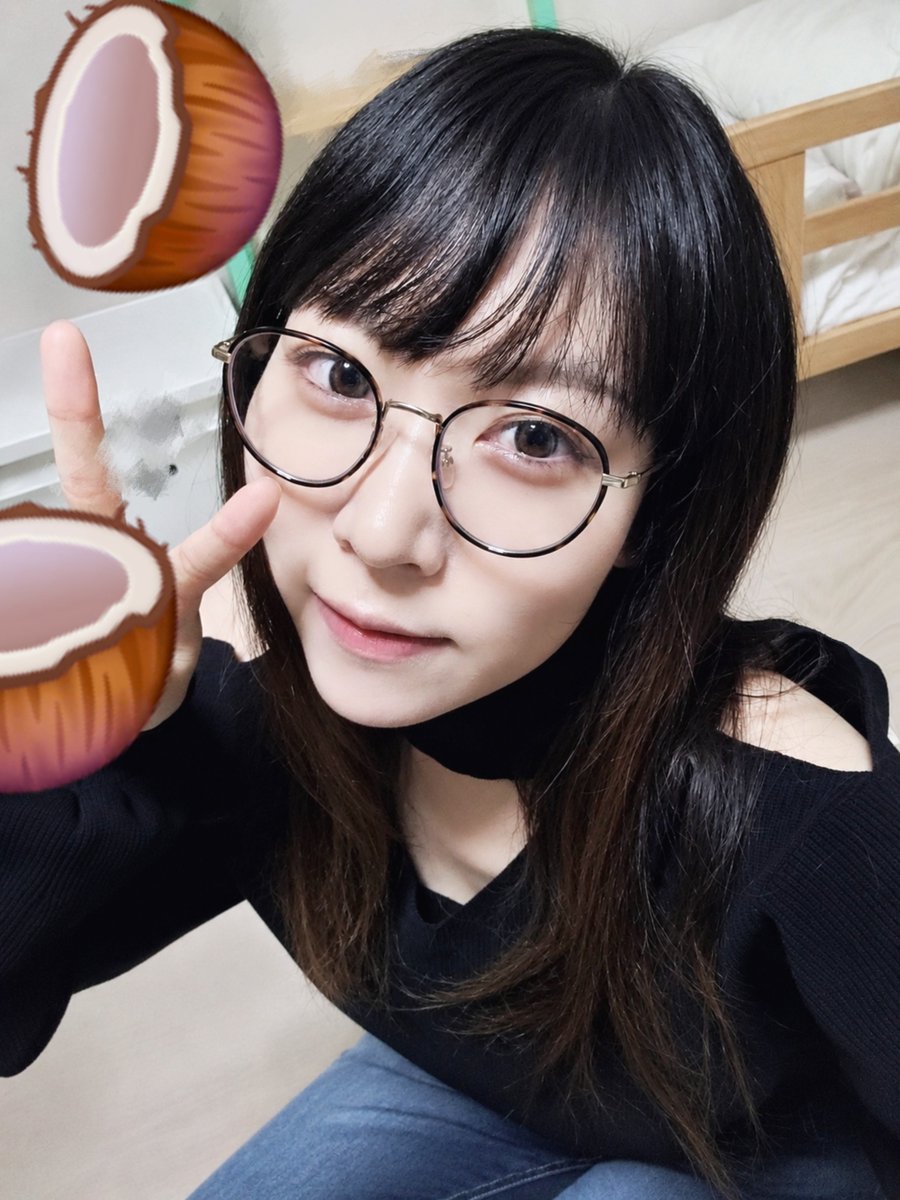 3poking3's tweet photo. ♯ 自我からコスプレイヤｧ

自我 酔っ払った時に撮った🤳 https://t.co/HE5CYPwTSl