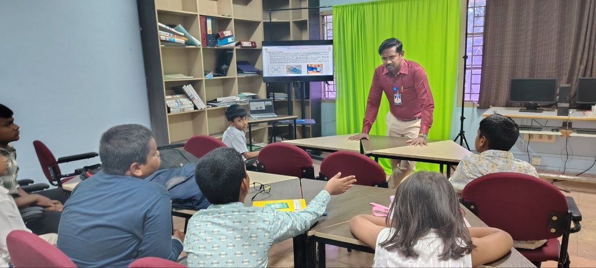 dscnellai's tweet photo. Innovation Hub students visited National Engineering College, Kovilpatti, exploring innovation, ideation, patents and prototyping under the guidance of Dr. I. Sankar. Students also explored 3D printers, resin printers, laser printers and printing software, etc., https://t.co/q6s9LXEYsn