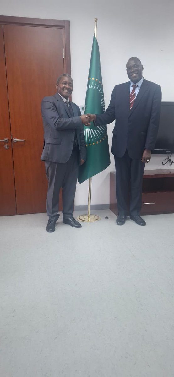ruforumsec's tweet photo. @ruforumsec, led by the Executive Secretary, Prof. Patrick Okori together with #TAGDev implementing member university @haramayauniver4 🇪🇹, represented by President Dr. Jemal Yousuf Hassan, met with H.E. @Banyankimbona5 , @_AfricanUnion Commissioner for Education, Science, Technology and Innovation, to explore stronger collaboration between the @_AfricanUnion and @ruforumsec through a proposed Memorandum of Understanding , institutional partnerships, and initiatives advancing postgraduate education, research, innovation, and human capital development.
The Commissioner welcomed the initiative and encouraged closer collaboration to advance Africa’s higher education and scientific priorities. 🎓