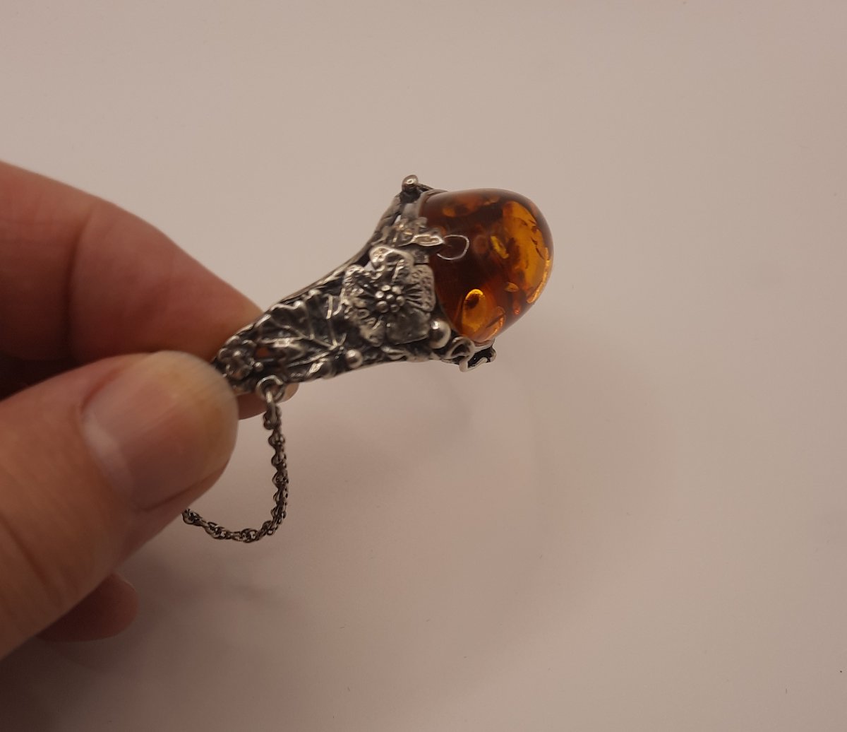 TimewornJewels's tweet photo. Beautiful Sterling Silver Ornate Bangle with Large Amber - Polish Hallmarks for sale at Timeworn Jewels on Etsy. #gift #bangle #amber #sterlingsilver
 https://t.co/Tc7R17RkAT via @Etsy https://t.co/mNy43XrYou