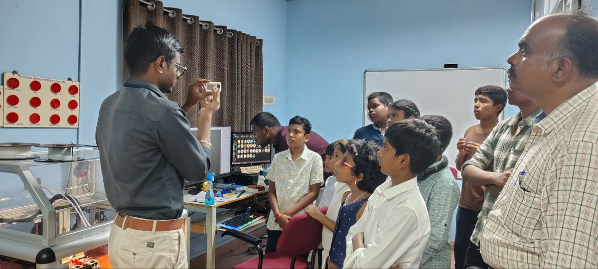 dscnellai's tweet photo. Innovation Hub students visited National Engineering College, Kovilpatti, exploring innovation, ideation, patents and prototyping under the guidance of Dr. I. Sankar. Students also explored 3D printers, resin printers, laser printers and printing software, etc., https://t.co/q6s9LXEYsn