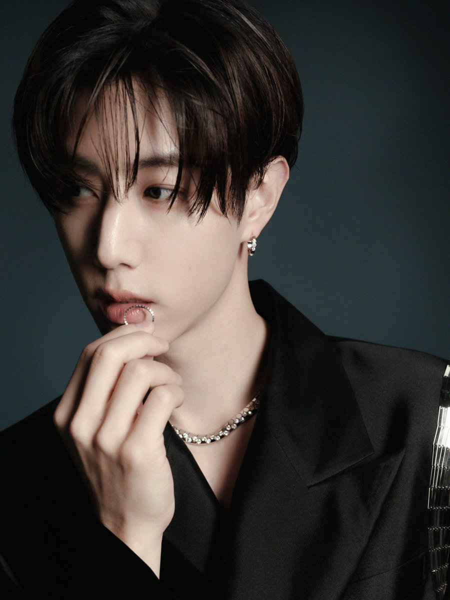 amxamor's tweet photo. หน้าเหมือนสิบปีที่แล้วเป๊ะ ㅠ ㅠ https://t.co/0CzEjuOuwF