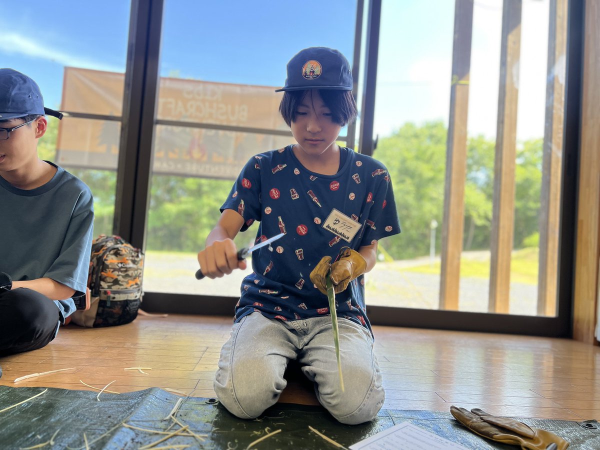 Kids_Bushcraft's tweet photo. ナイフワークの様子。

竹串づくり、竹箸づくり、フェザースティックに挑戦しました。 https://t.co/Mgy7Ha2t4j