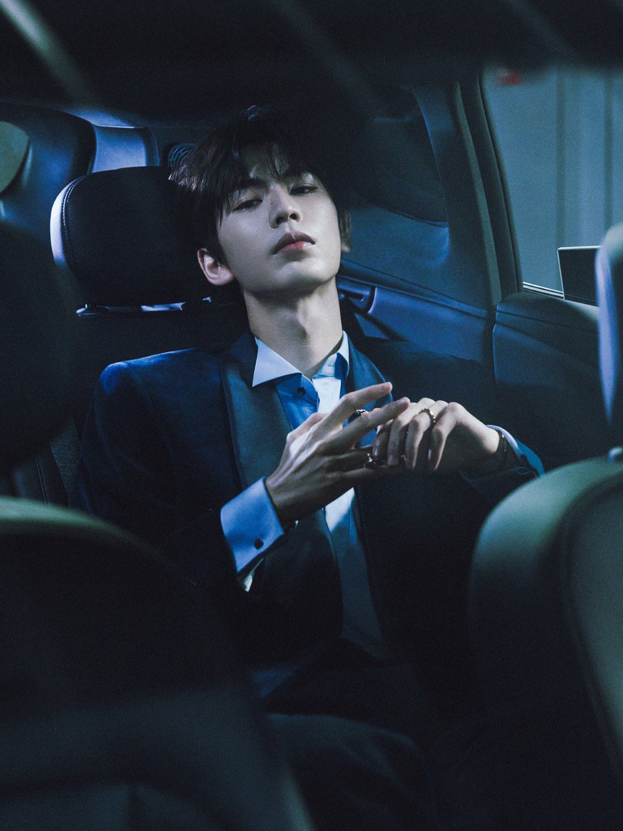 ZhangLinghe_TH's tweet photo. [🎬]  8/8/26 สตูดิโอของเฮ่อเฮ่อโพสต์ ⬇️

มุ่งมั่นในเส้นทางที่เลือก ควบคุมทิศทางฝ่าความมืดแห่งราตรี มองเห็นสรรพสิ่งและหนทางเบื้องหน้าท่ามกลางช่วงเวลาที่สลับระหว่างความมืดและแสงสว่าง เมื่อเดินทางไปถึงโลกอันกว้างใหญ่ สิ่งที่ได้พบเห็นระหว่างทาง ล้วนมีมากมายเกินนับ

#ZLHxBVLGARI #ZLHxAvatr
#จางหลิงเฮ่อ #Zhanglinghe