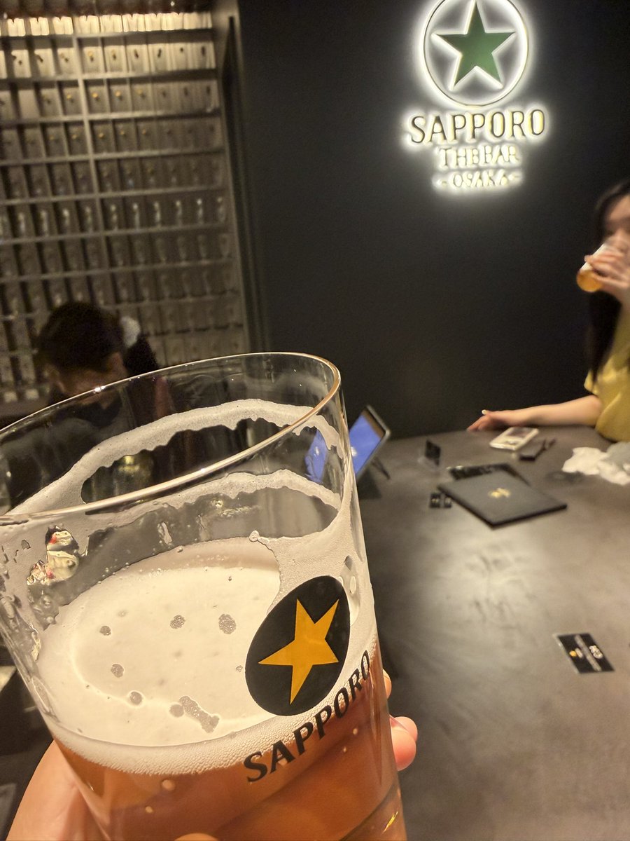 ayuusa's tweet photo. そんなで、なんと！わたしが上京するたびにわざわざ飲みに行ってた銀座の黒ラベルのお店！！大阪に常設店できました！！リンクス梅田！2杯しか飲めないのは一緒やけど嬉しいー！
わたしのお友達でビール好きな皆様！一緒にいきましょうね😊 https://t.co/NEYdlEklGE