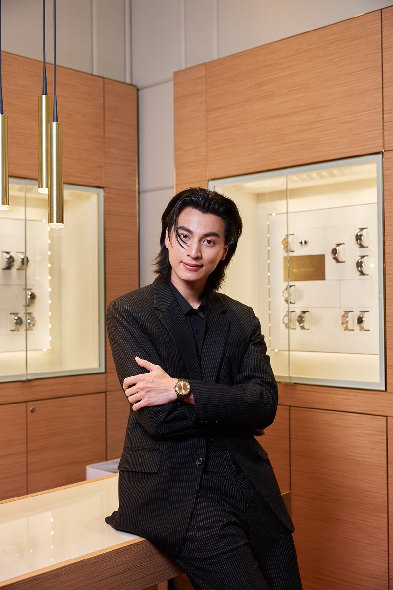 tb_entofficial's tweet photo. กลัฟ คณาวุฒิ ร่วมเฉลิมฉลองเปิดบูติกแห่งใหม่ของ OMEGA ณ ICONSIAM

#GulfKanawut #GULFxOMEGAICONSIAM #OMEGAThailand #OMEGA https://t.co/ZwjTg0ROPB