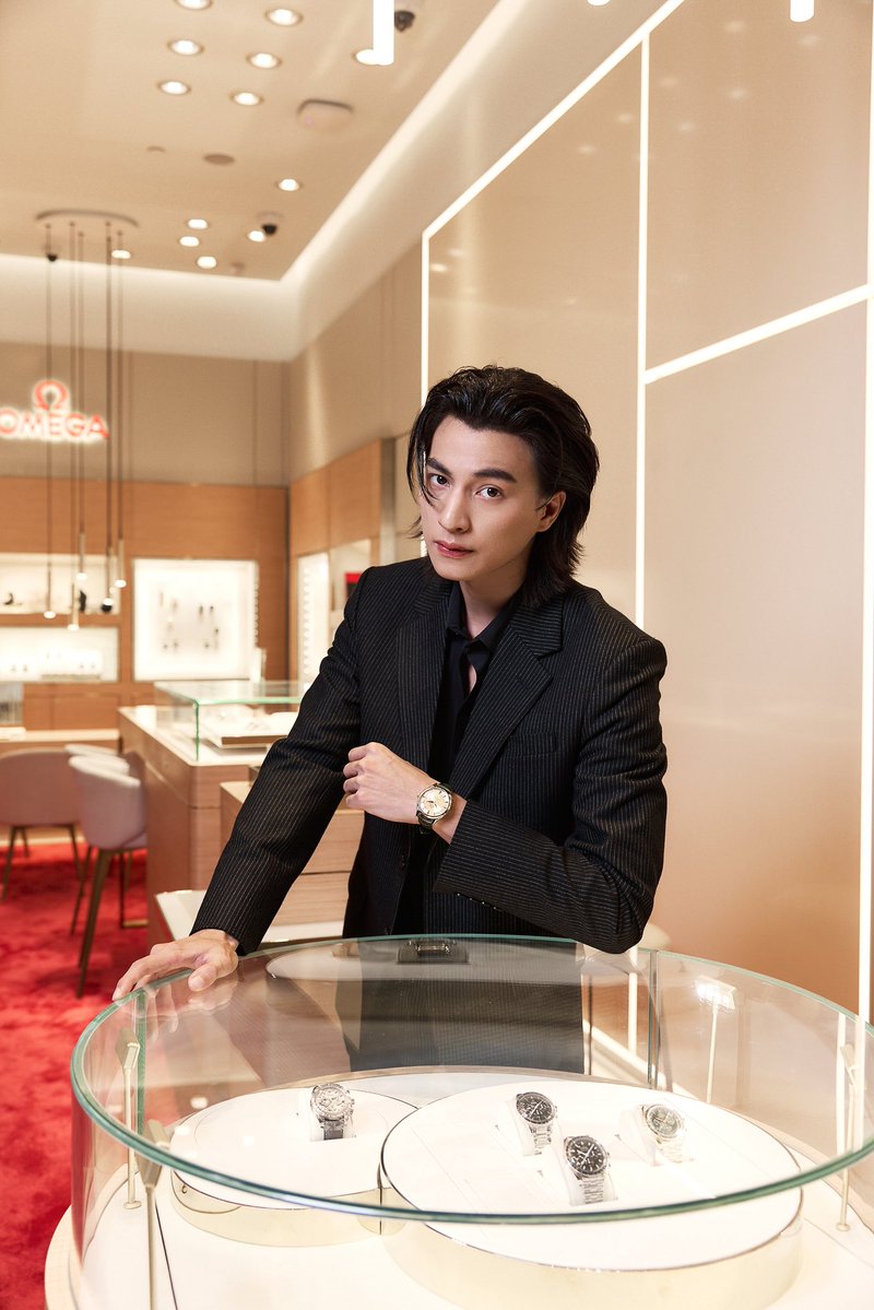 tb_entofficial's tweet photo. กลัฟ คณาวุฒิ ร่วมเฉลิมฉลองเปิดบูติกแห่งใหม่ของ OMEGA ณ ICONSIAM

#GulfKanawut #GULFxOMEGAICONSIAM #OMEGAThailand #OMEGA https://t.co/ZwjTg0ROPB