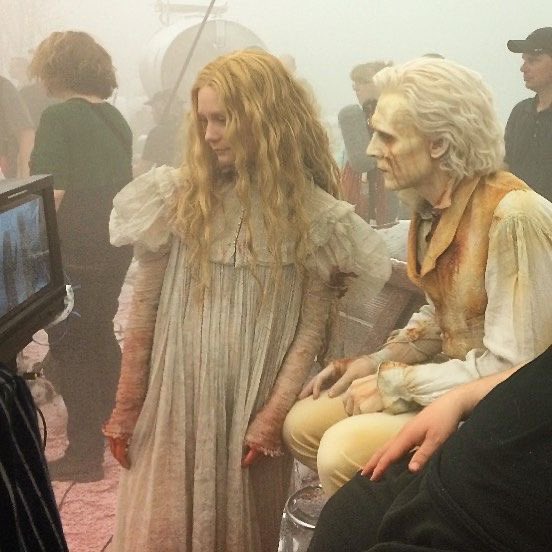 gothicfilms's tweet photo. i love crimson peak bts pictures so much https://t.co/xbA3guApNv