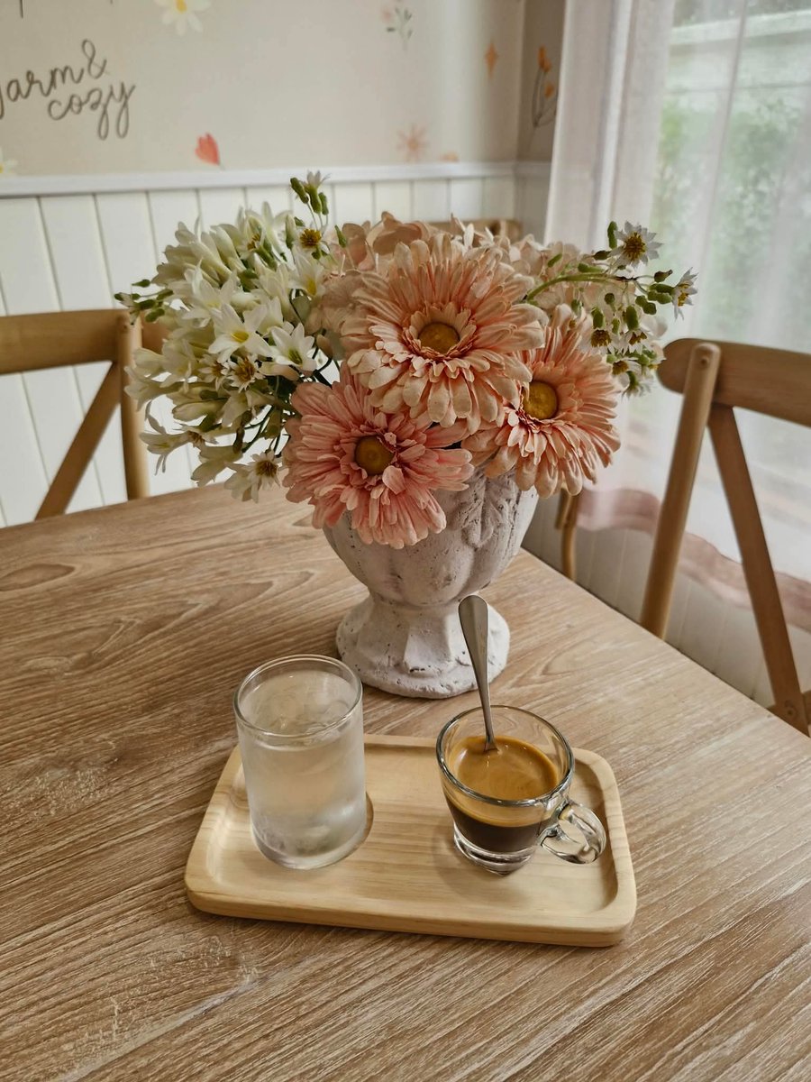 NBanphaeng's tweet photo. กาแฟมันขม..ทานนม น่าจะเหมาะกว่า5555 https://t.co/mnVnXrd0yt