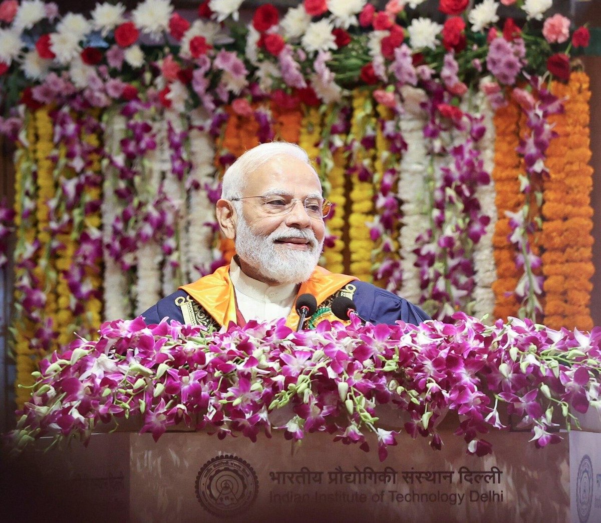 JoshiPralhad's tweet photo. Addressed the 57th Convocation of @iitdelhi in the august presence of Hon’ble PM Shri @narendramodi Ji.

It is always inspiring to witness the confidence, talent and aspirations of our graduating students. As they begin a new chapter, I urged them to carry forward not just their degrees, but a deeper responsibility to innovate with purpose, lead with integrity and contribute to building a #ViksitBharat.

India’s education ecosystem is transforming into a learner-centric, research-driven and future-ready system and institutions like IIT Delhi are playing a vital role in shaping the innovators, researchers and nation-builders of tomorrow. My heartfelt congratulations and best wishes to the graduating students, their parents and the entire IIT Delhi family.

माननीय प्रधानमंत्री श्री @narendramodi जी की गरिमामयी उपस्थिति में @iitdelhi के 57वें दीक्षांत समारोह को संबोधित किया।

हमारे स्नातक विद्यार्थियों के आत्मविश्वास, प्रतिभा और आकांक्षाओं को देखना सदैव प्रेरणादायक होता है। अपने जीवन के नए अध्याय की शुरुआत करते हुए मैंने विद्यार्थियों से आग्रह किया कि वे केवल अपनी उपाधि ही नहीं, बल्कि उद्देश्यपूर्ण नवाचार करने, सत्यनिष्ठा के साथ नेतृत्व करने और #ViksitBharat के निर्माण में योगदान देने की जिम्मेदारी भी साथ लेकर आगे बढ़ें।

भारत की शिक्षा व्यवस्था विद्यार्थी-केंद्रित, अनुसंधान-आधारित और भविष्य के लिए तैयार स्वरूप की ओर तेजी से आगे बढ़ रही है। आईआईटी दिल्ली जैसे संस्थान कल के नवोन्मेषकों, शोधकर्ताओं और राष्ट्र-निर्माताओं को आकार देने में महत्वपूर्ण भूमिका निभा रहे हैं। सभी स्नातक विद्यार्थियों, उनके अभिभावकों और आईआईटी दिल्ली परिवार को हार्दिक बधाई एवं उज्ज्वल भविष्य के लिए शुभकामनाएँ।