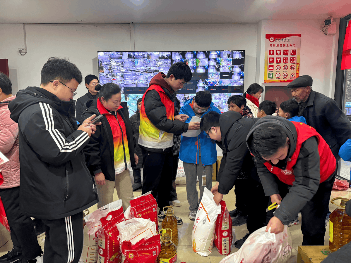 jbjIovebots's tweet photo. [Spent a sunny morning packing meal kits for elderly neighbors with local volunteers. Small acts = big warmth!  #VolunteerLife #CommunityLove]， https://t.co/egHwV9pGEc