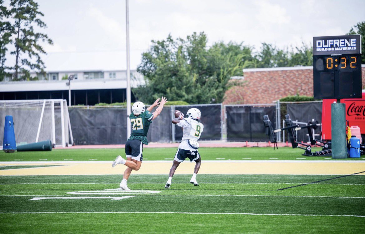 CoachSlaughter2's tweet photo. We’re starting to have some success, it’s time to say less and work more. #StackGoodDays The standard will always speak louder than words. #AllHandsTeam It’s Saturday practice #9 LFG. #BoutThatActionBoss https://t.co/Rvvywox1IS