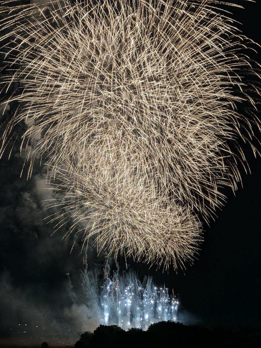 chipio_yuni's tweet photo. 花火大会めっちゃ綺麗だった🎇✨ https://t.co/Nj0eTHXl5v
