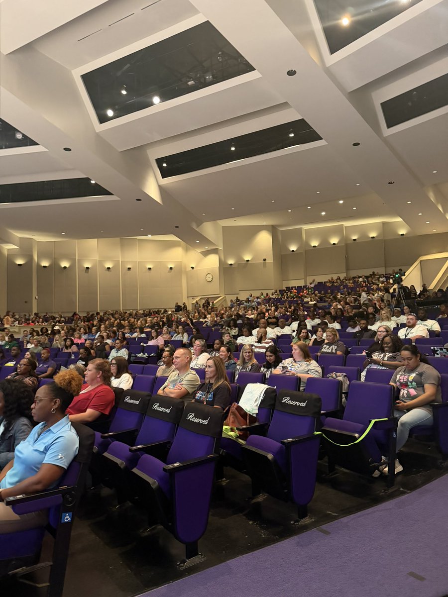 LeslieCRichard2's tweet photo. @JEFCOED Back to School conference ‘26-‘27 was so uplifting! #GoodtoGreat https://t.co/Ugo22aBWVQ