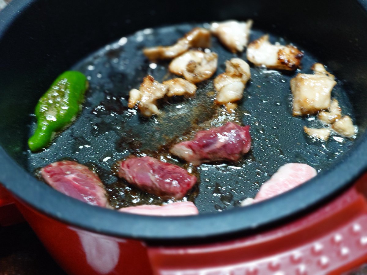 _non_tan's tweet photo. ひっさしぶりにホットプレートひっぱり出して肉焼いた！野菜ももりもり
今日は夕方から涼しくて焼肉サイコーでした🍻 https://t.co/uxnHXG0urx