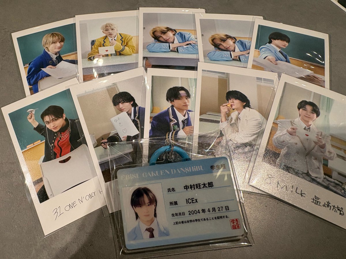 Xt5Ef's tweet photo. EBiDAN THE LIVE 2026 15th Anniversary ミニフォト 隣の席セット 
譲:画像参照

求:伊藤壮吾さん後ろ(最優先)
SUPER★DRAGON 池田彪馬さん
ICEx 山本龍人さん

※学生証キーホルダー中村さん定価お譲り可

8/14.15代々木もしくは8/20渋谷にてお手渡し可能です。
お気軽にお問い合わせください。 https://t.co/AXOU3o6MDW