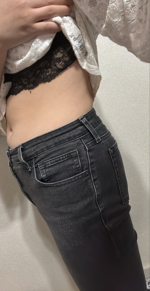 kmn_mkn_'s tweet photo. 太ったかなと思ったんだけど姿勢が悪いね🐷

 #裏アカ女���
 #ぽっちゃり女子 https://t.co/5AHizwkbS9