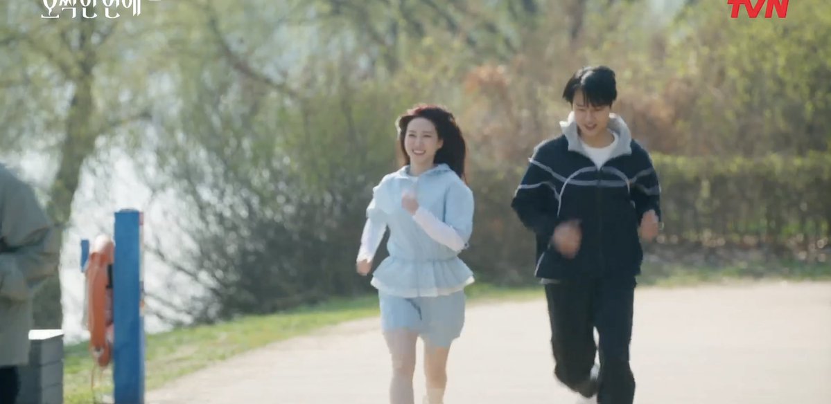licoriceroots's tweet photo. yeori and kangwook are jogging and eat ramyeon together at han river 🥰

#SpookyinLove #SpookyinLoveEp7 https://t.co/UGA2u5XLik