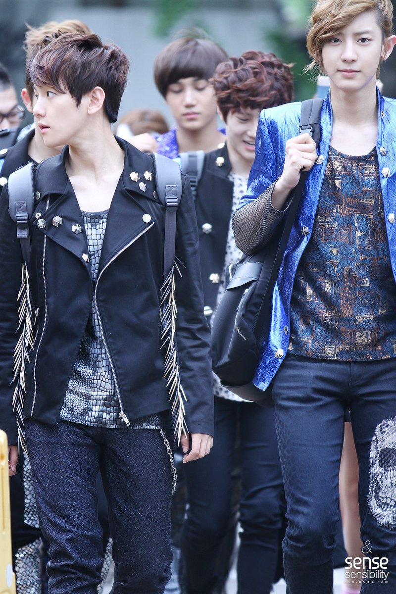 thecbarchives's tweet photo. 120615 | KBS Music Bank

© sense & sensibility | do not edit or remove the logo

#Chanyeol #Baekhyun #Chanbaek #찬백