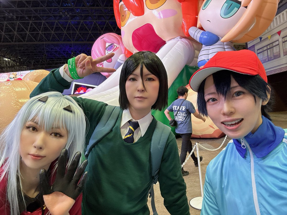 hiramasaosakana's tweet photo. ⚠︎動画音声注意！
fgoフェス楽しかった！MAKOちゃん(@makonegi )shinさん(@ooshinoo )ありがとうございます！
ジャージで来たしいっぱい運動するぞ！と思ってたけどスライダーしか行けなかったし唯一の運動動画撮れてなかった…🤦‍♀️ https://t.co/zTRy5F3Rqq