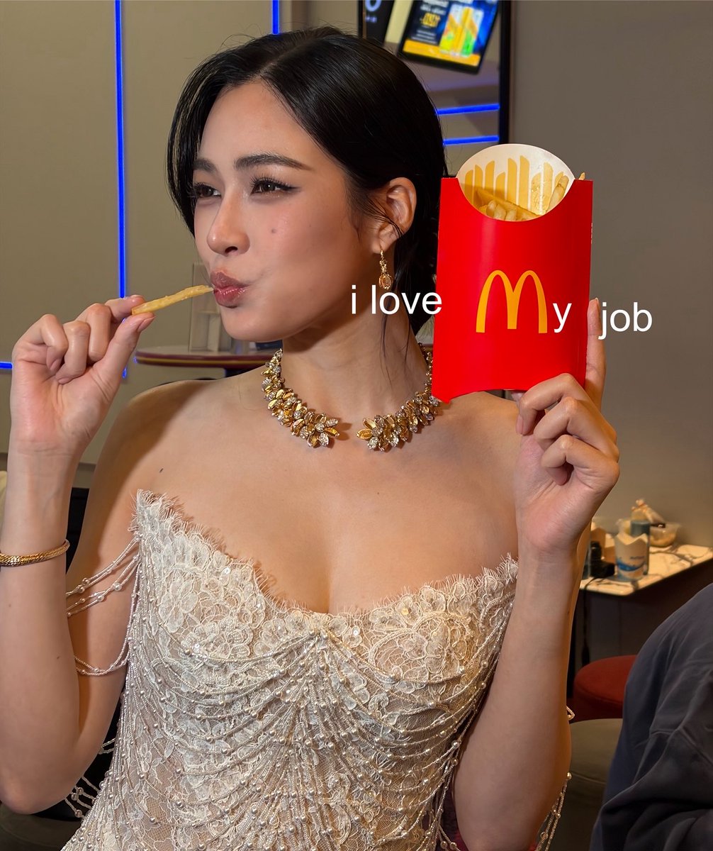 Kaoxkwong's tweet photo. เทสที่สร้าง                         ร่างที่อ้วนเปนคับ ปุ๋ง

5555555555555555555555555555
 #LinglingxWeiboGalaNight https://t.co/AyhiWrWKEl