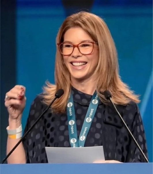 brenno__moura's tweet photo. 🚨ATENÇÃO: Daniela Beyruti, CEO do SBT, defende Ratinho de críticas por falas homofóbicas: 'Ele é de outro tempo' 

Segundo a Folha, Daniela diz que emissora é aberta para LGBTQIA e que vai conversar com ele sobre brincadeiras que machucam'. #Ratinho #SBT https://t.co/PUTTTmsnVr