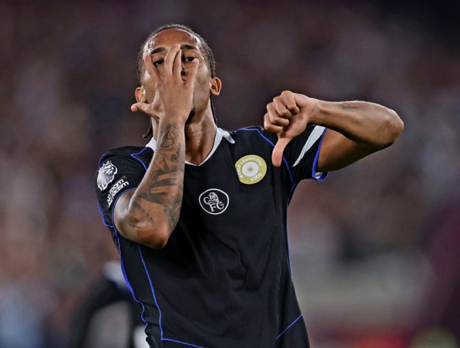 Tiredofdese304s's tweet photo. The best striker in the premier league plays for Chelsea FC 💙!!
Thank you grandma 🕊️❤️🖤🏆 https://t.co/cefreX4L37