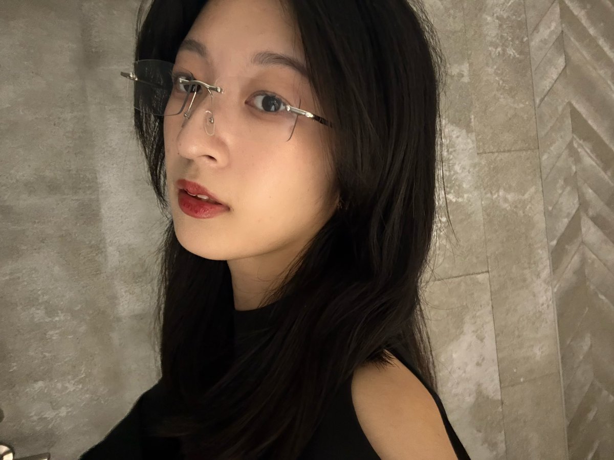 moyu_model's tweet photo. お酒とかあんま飲まないタイプです。 https://t.co/UAbZH51KUW
