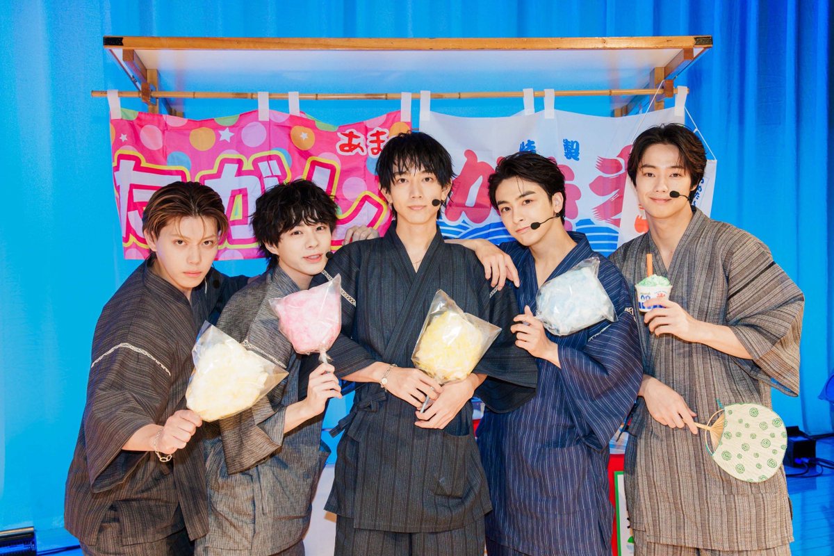 T__Niihara's tweet photo. 『２５時、赤坂で Season２』
〜真夏のカーテンコール〜

たくさんのご来場、そして配信をご覧くださり本当にありがとうございました。

皆さんの笑顔がまだ眼に焼き付いて、溢れ出る声が歓声が耳に残って離れません。
ここに戻って来れたこと、そしてまた皆さんの前に立てたことが幸せでした。
この作品が始まってからずっと心には白崎由岐が居て「２５時、赤坂で」の世界が大好きで仕方ありません。

1,2部通して伝えたい事はたくさん伝えられたと思ってます。
まだ終わらない を ″これからも続く″に出来るようこれからもお芝居に励んでいきたいと思います。
これからも僕というひとりの役者をどうか温かく見守って応援してくださると嬉しいです。
今日という日を共有出来た皆様、そしてアーカイブで浸るつもりの皆さまも！！
本当にありがとうございました！！

#ドラマ25時赤坂で