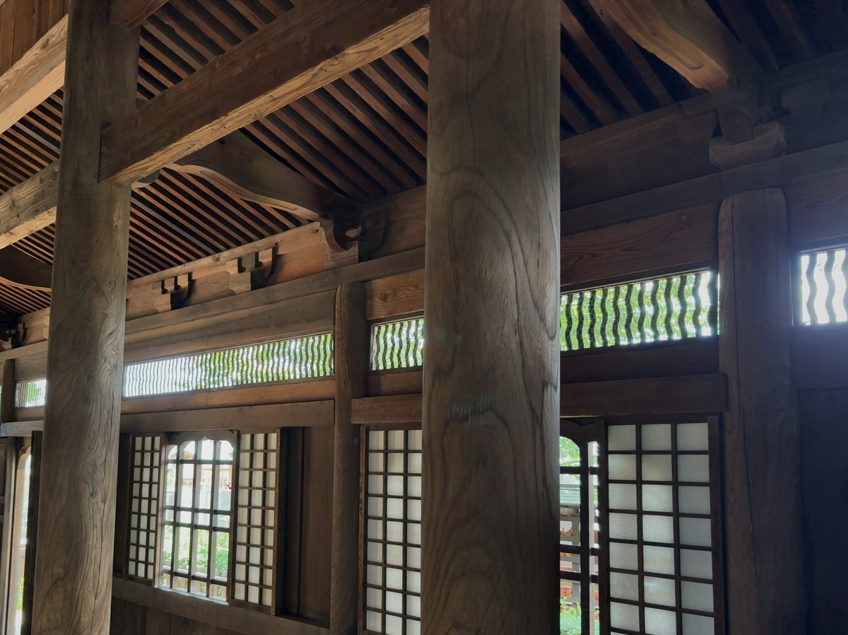 simple_line's tweet photo. 正福寺地蔵堂 内観
思っていたよりも明かりが回り込み、陰翳とのバラン���がとても良かった https://t.co/C3MpsZGh5t