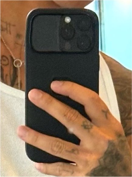 dpinkreal's tweet photo. Not Christian Yu using an iPhone 17 Pro Max case on his 16 Pro Max, rofl xD https://t.co/3bOuVLC3lX