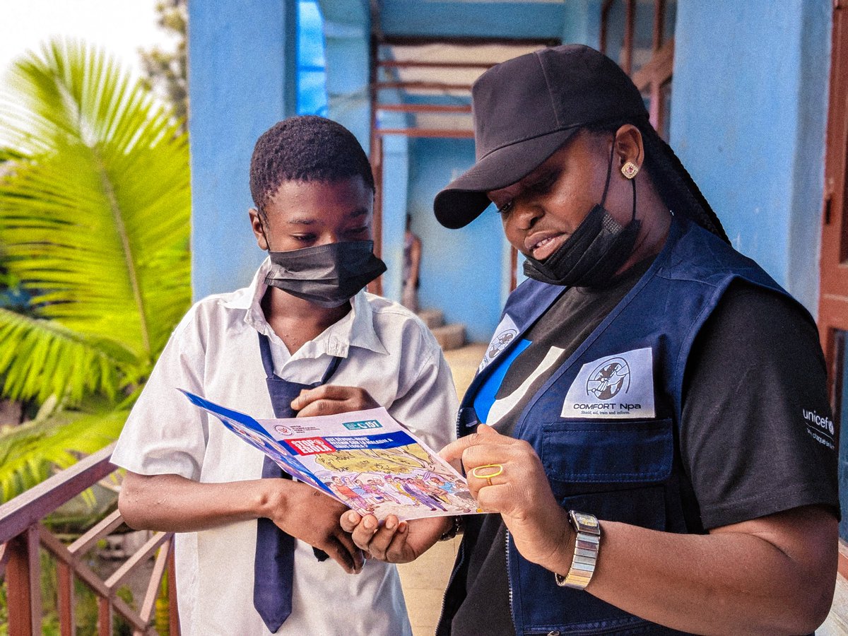 AsblComfor44668's tweet photo. 🦠 À Nyiragongo, COMFORT Asbl s’engage dans la sensibilisation en milieu scolaire pour renforcer la prévention de la maladie à virus Ebola.

📖 Découvrez notre action : https://t.co/MeTWLS4O5r

#COMFORTAsbl #Ebola #RDC #SantéCommunautaire https://t.co/AxpmMlSOBj