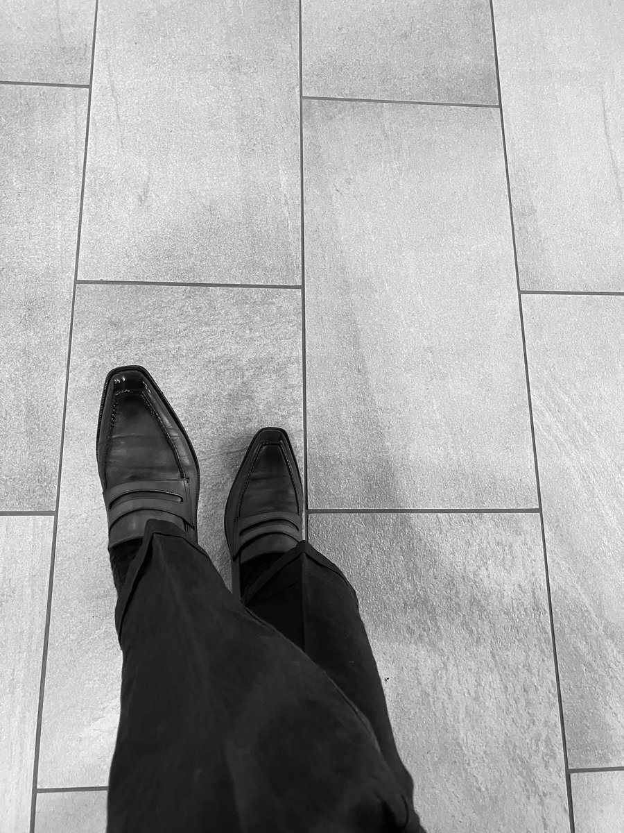 BitchTorture_'s tweet photo. 革のブックカバーを新調

550ページの小説には使用できず。 https://t.co/h6JD2RHF4r