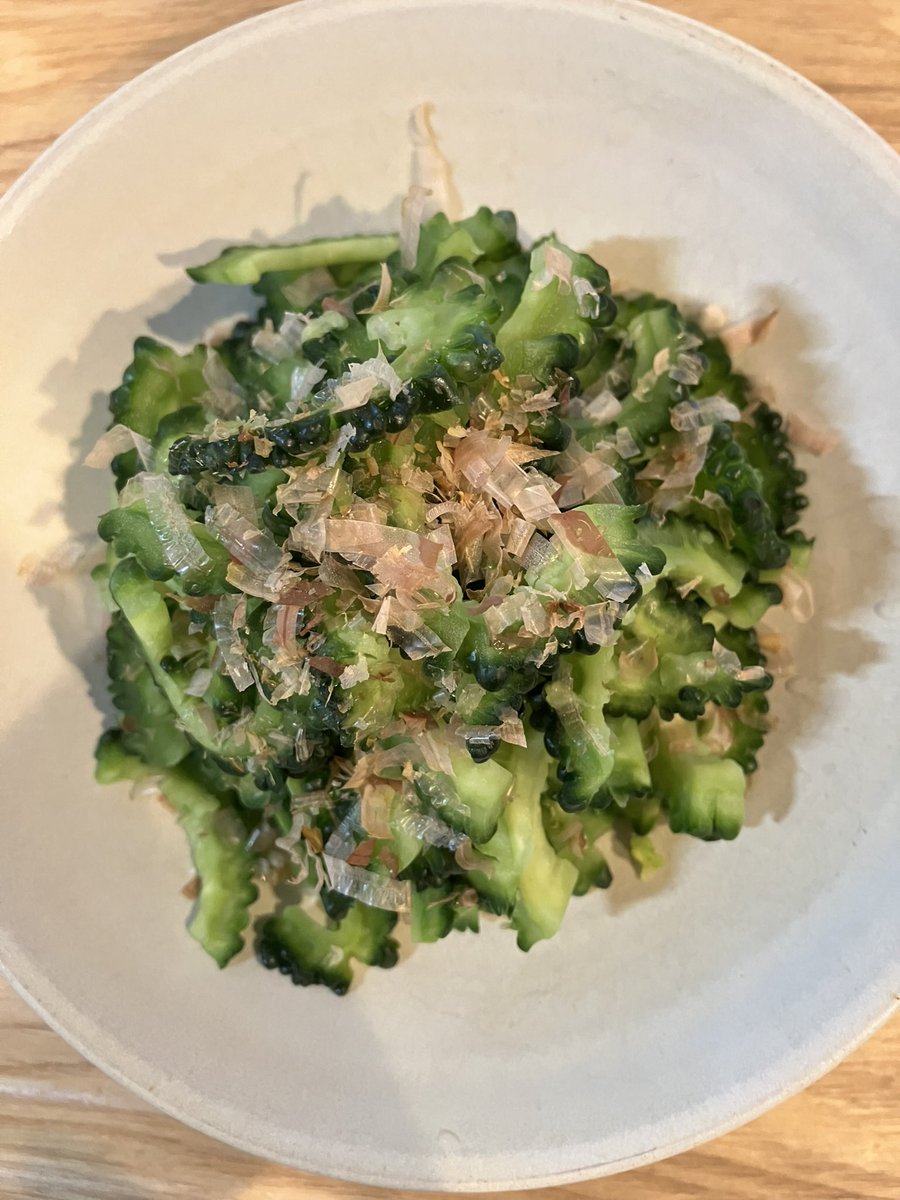 mmsttt's tweet photo. 夏によく作る料理。ゴーヤの塩揉み。ゴーヤの爽やかな苦味がたまらない一品です。オリオンビールがあれば最高😊 https://t.co/AhjxyXMAzl