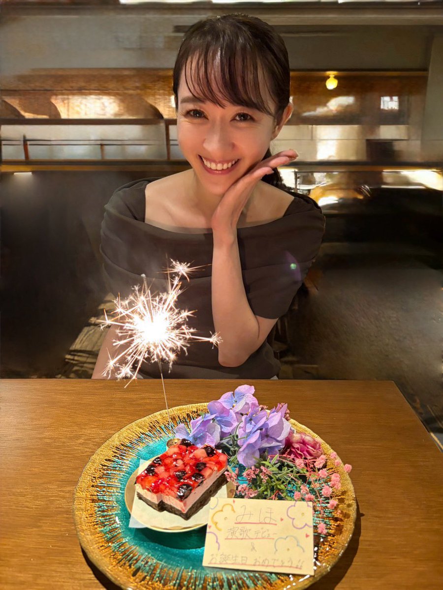 arisa_hitomi's tweet photo. 令和8年８月８日
皆様にいいことありますように😌

ファンの方からのお手紙やプレゼント
受け取りました🎀
優しいお言葉のおかげで頑張れます🥺

そして
#政本季美　ちゃんと会いました⭐️
サプライズ本当に嬉しかった😭

みんなが私を笑顔にしてくれる🥺
いつもありがとうございます🌹 https://t.co/AcRvBPyeod