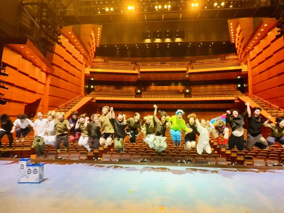 RenaYamasaki's tweet photo. #ミュージカルピーターパン 
東京公演千穐楽🎊🎉
ご来場本当にありがとうございました！
東京国際フォーラムホールC、4年間お世話になりました🙇‍♀️✨️
この舞台から見る客席の景色が私の宝物です。集合写真も撮れて嬉しかった😭

また大阪で会おうね😎 https://t.co/wuPTt0WkAt
