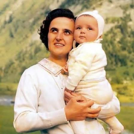 GloryBeeGod4evr's tweet photo. The secret of happiness is to live moment by moment and to thank God for all that He, in His goodness, sends to us day after day.

- St. Gianna Beretta Molla https://t.co/LOU92j8B9D