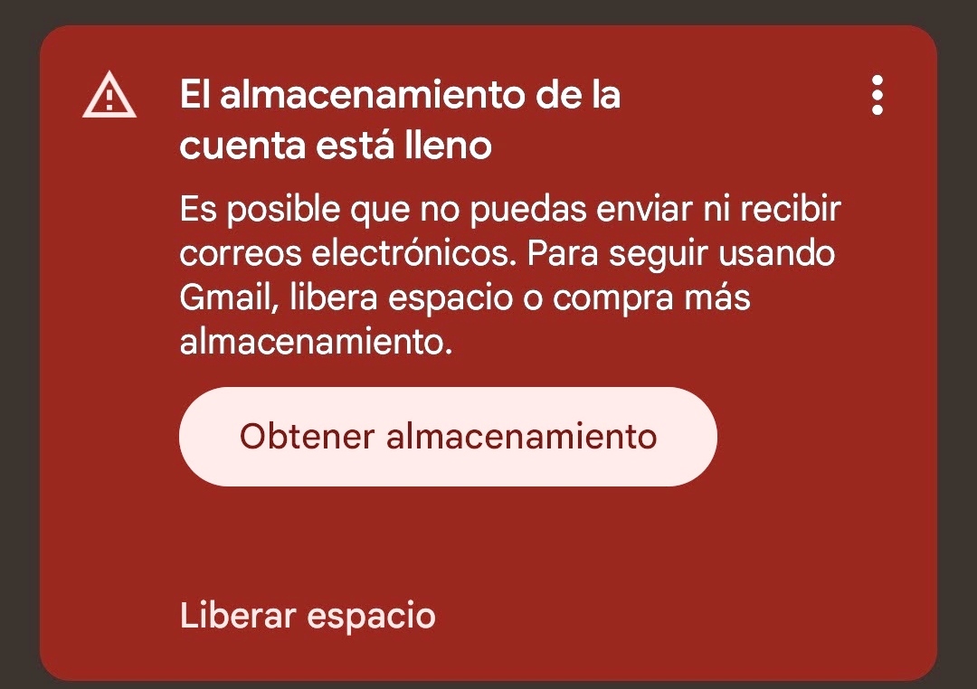 MiguelMaestroIA's tweet photo. Si tu Gmail tiene el almacenamiento lleno haz esto AHORA.

Si tu cuenta de Gmail ha alcanzado su límite de almacenamiento, dejas de poder enviar y recibir correos. Los mensajes que te envíen te rebotan de vuelta al remitente.

Hay que actuar ya, NO CUANDO PUEDAS.

Paso 1: Borra los correos que más espacio ocupan

Copia y pega estos filtros en la barra de búsqueda de Gmail, uno por uno:

- has:attachment larger:10M → correos con adjuntos de más de 10 MB
- filename:.pdf larger:5M → PDFs pesados
- older_than:2y has:attachment → adjuntos de hace más de 2 años
- filename:.mp4 → vídeos adjuntos
- filename:.zip → archivos comprimidos

Selecciona todos los resultados → "Seleccionar todas las conversaciones que coinciden" → Eliminar.

Paso 2: Vacía la papelera y el spam

Esto es clave y casi todo el mundo se lo salta: los correos eliminados siguen ocupando espacio hasta que vacías la papelera manualmente. Ve a Papelera → "Vaciar papelera ahora". Repite lo mismo en Spam.

Paso 3: Limpia Google Photos

Abre Google Photos → Menú → Utilidades → busca la opción de revisar y liberar espacio.
Ahí es donde se acumulan: vídeos duplicados, copias de seguridad de WhatsApp, capturas de pantalla random, memes que guardaste sin querer y grabaciones de pantalla viejas.

Paso 4: Elimina el correo promocional

Ve a Gmail → Configuración (⚙️) → "Ver todos los ajustes" → pestaña Bandeja de entrada → activa la categoría "Promociones" → Guardar cambios.

Después, busca: `category:promotions` → Seleccionar todo → Eliminar.

El resultado es una bandeja principal que deja de llenarse con boletines y ofertas que nunca abres, y espacio real recuperado sin pagar por más almacenamiento.