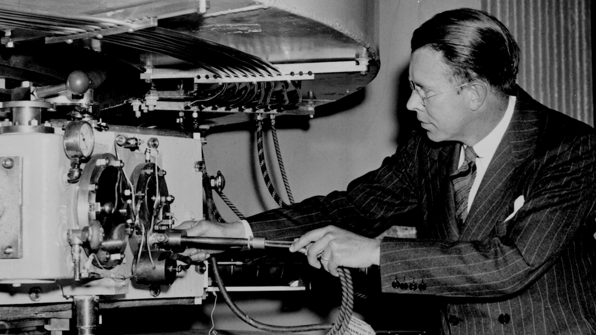 LBNLatap's tweet photo. Born today in 1901: cyclotron inventor and Nobel laureate Ernest O. Lawrence. His legacies of team science and #particleaccelerator innovation still enable discovery and benefit society here at @BerkeleyLab.

@doescience @ENERGY @CalBearsHistory 

https://t.co/KNDbi6dcDA https://t.co/fpPtio26he