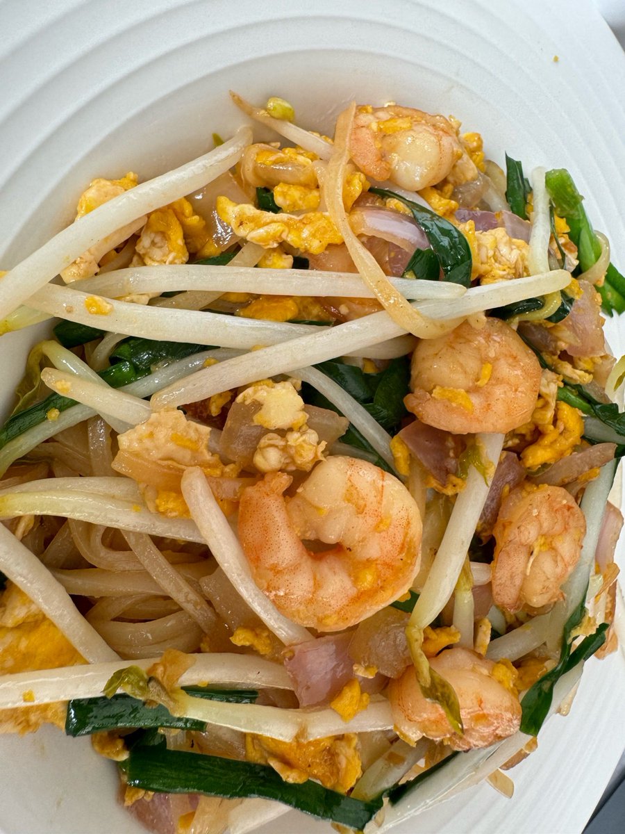 JTalbot15's tweet photo. Craving cozy Thai street food tonight Just tried homemade pad thai with crispy tofu u0026 lime-pickled veggies—bursting with flavors that take me straight to Bangkok! https://t.co/AzUiZqt6Ri