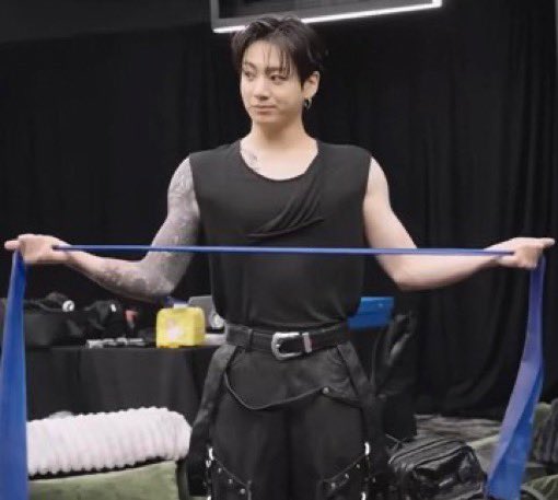 lesbianmin's tweet photo. pilates instructor jm/personal trainer jk https://t.co/niWCx12bAx