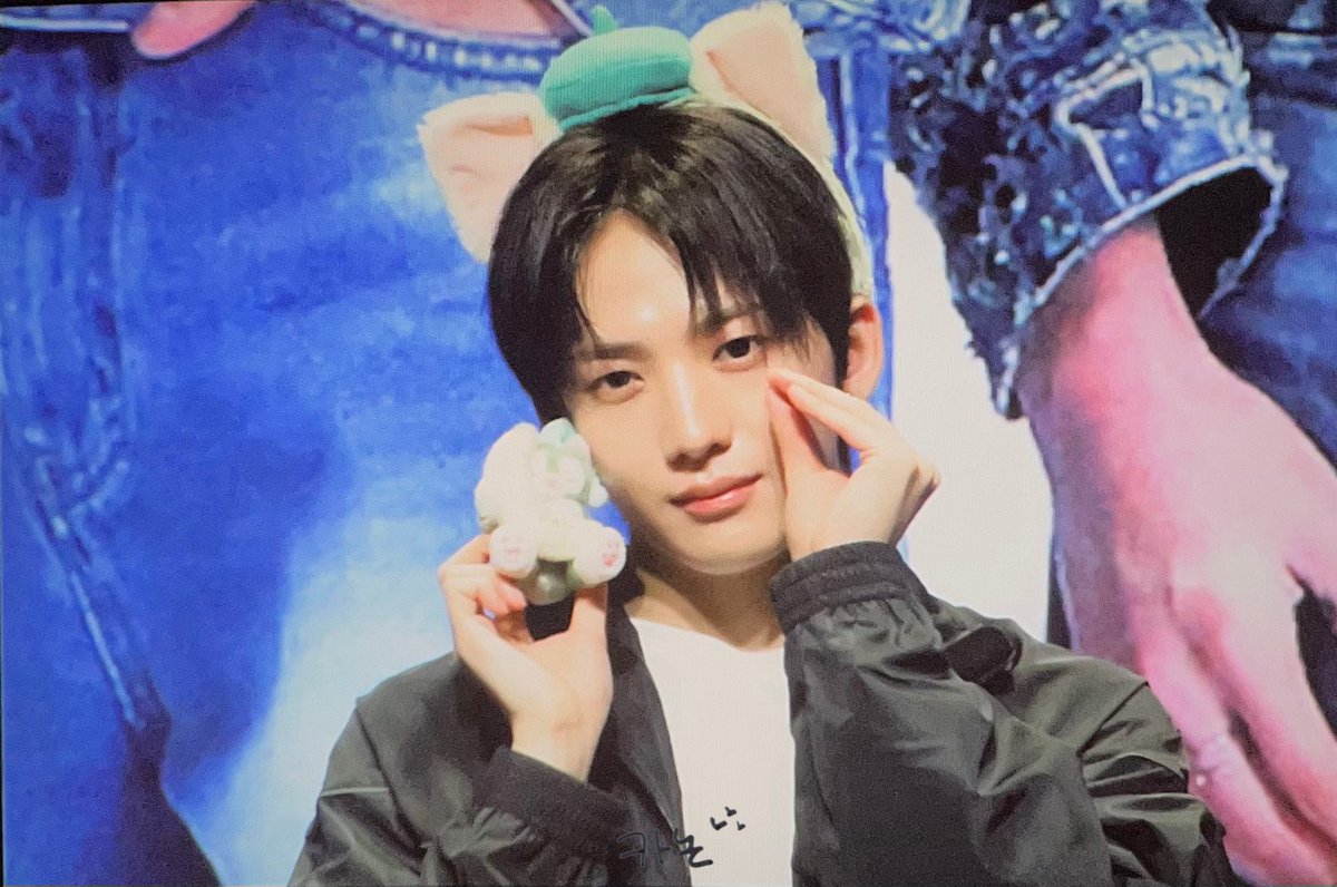mj__410's tweet photo. 260808 싸이커스 민재 애플뮤직

냥냥💚🐾

 #싸이커스 #xikers #민재 #MINJAE https://t.co/59lfS2JvbV