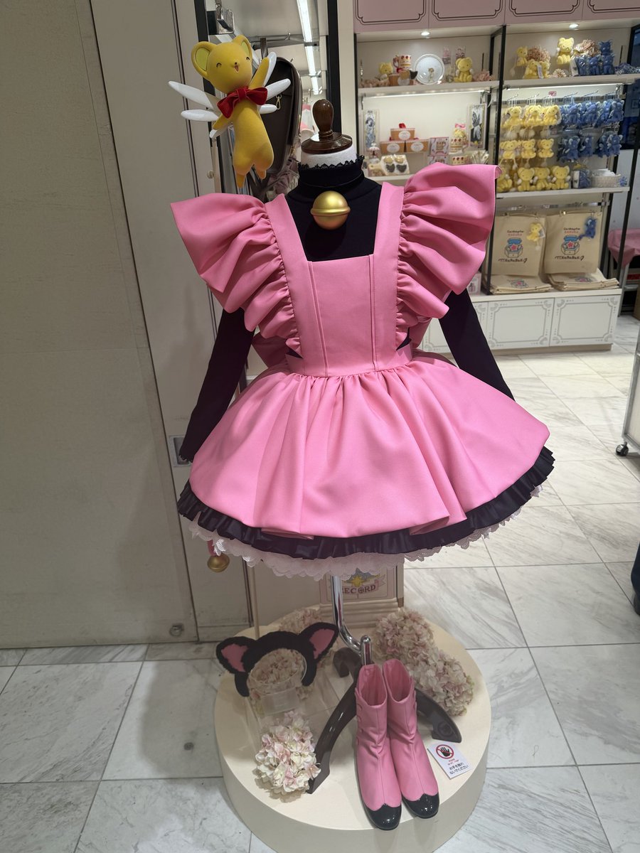 rerion031207's tweet photo. カードキャプターさくらPOPUP行ってきた🥰可愛すぎて見るもの全部欲しかったけど、チャームだけ買った💕 https://t.co/Ol2wdMQ9iQ