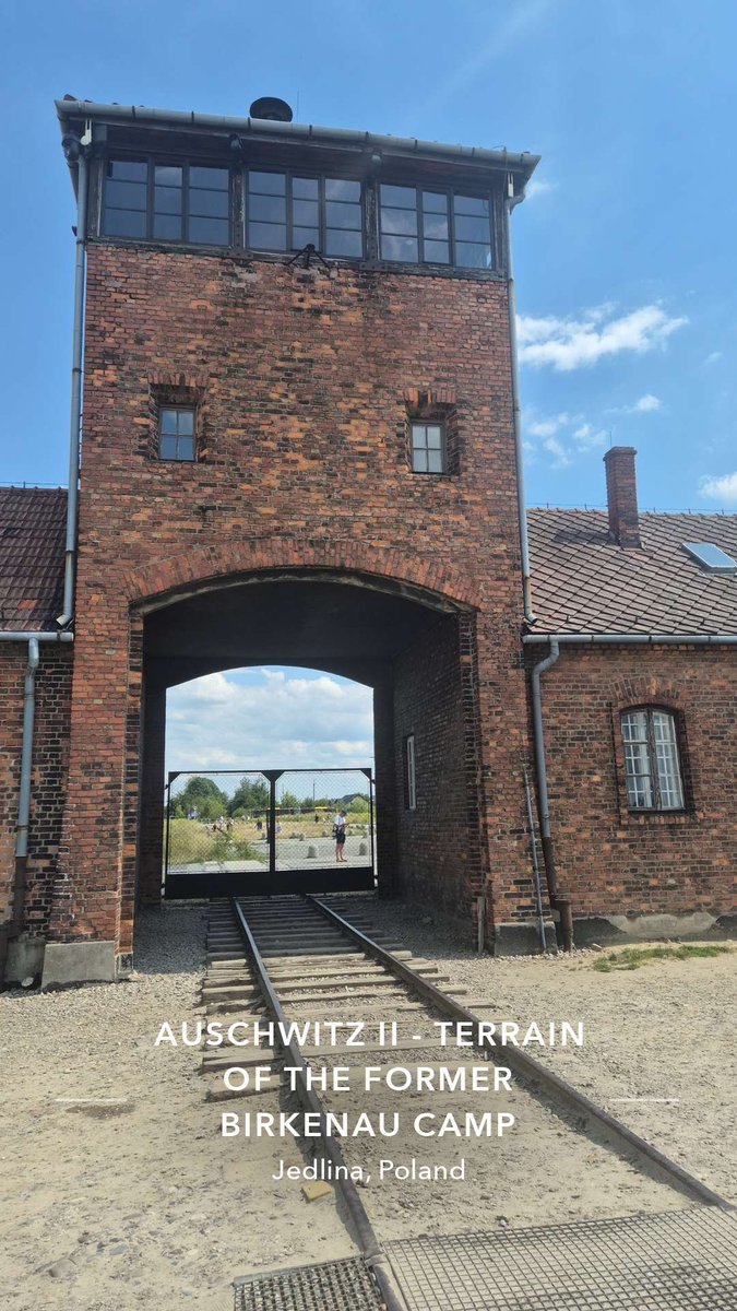 zuipskuit's tweet photo. @FeyeNody Ik ben nu letterlijk een uurtje terug vanuit Auschwitz-Birkenau. Des te minder begrijp ik holocaust ontkenners nu. https://t.co/AZ84aI0CtE