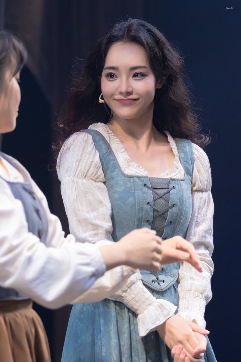PO_CARI_'s tweet photo. 260807 소년의초상 커튼콜

로지나 #임예진

#포카리샷 https://t.co/m17LPr9WRS