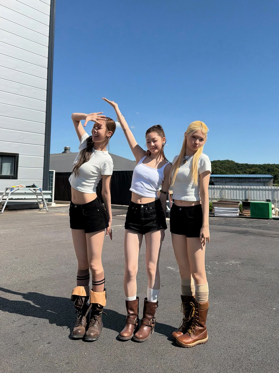 coolzkc's tweet photo. 260808 튜이드 인스타 #지아 

📸 [GRLS] behind the scenes 

#TUIDE #튜이드 #JIA https://t.co/xJKLFaZDJB