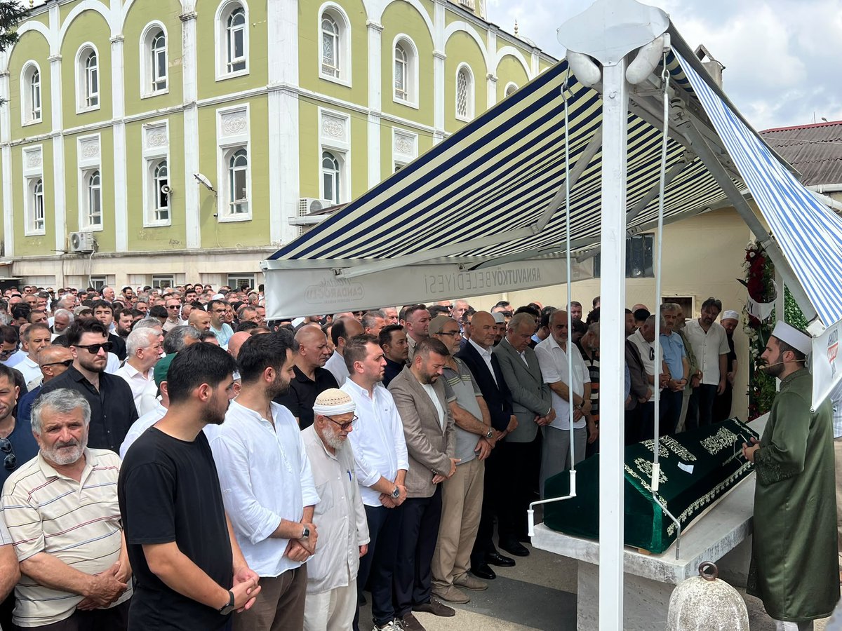 suleymansoylu's tweet photo. Kıymetli dostumuz, yıllarca aynı ilçede birlikte siyaset yaptığımız Bolluca eski Belediye Başkanımız Bahri Kazankaya’nın babası, Hacı Ahmet Kazankaya amcamızı Hakk’a uğurladık.

Merhum Ahmet amcamıza Cenab-ı Allah’tan rahmet; dostlarına, yakınlarına ve Kazankaya ailesine sabır ve başsağlığı diliyorum.

Mekânı cennet, makamı âli olsun.